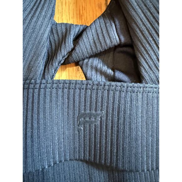 Fabletics Sports Bra Womens Small Black Ribbed Keyhole High Neck Crossback - Picture 3 of 3